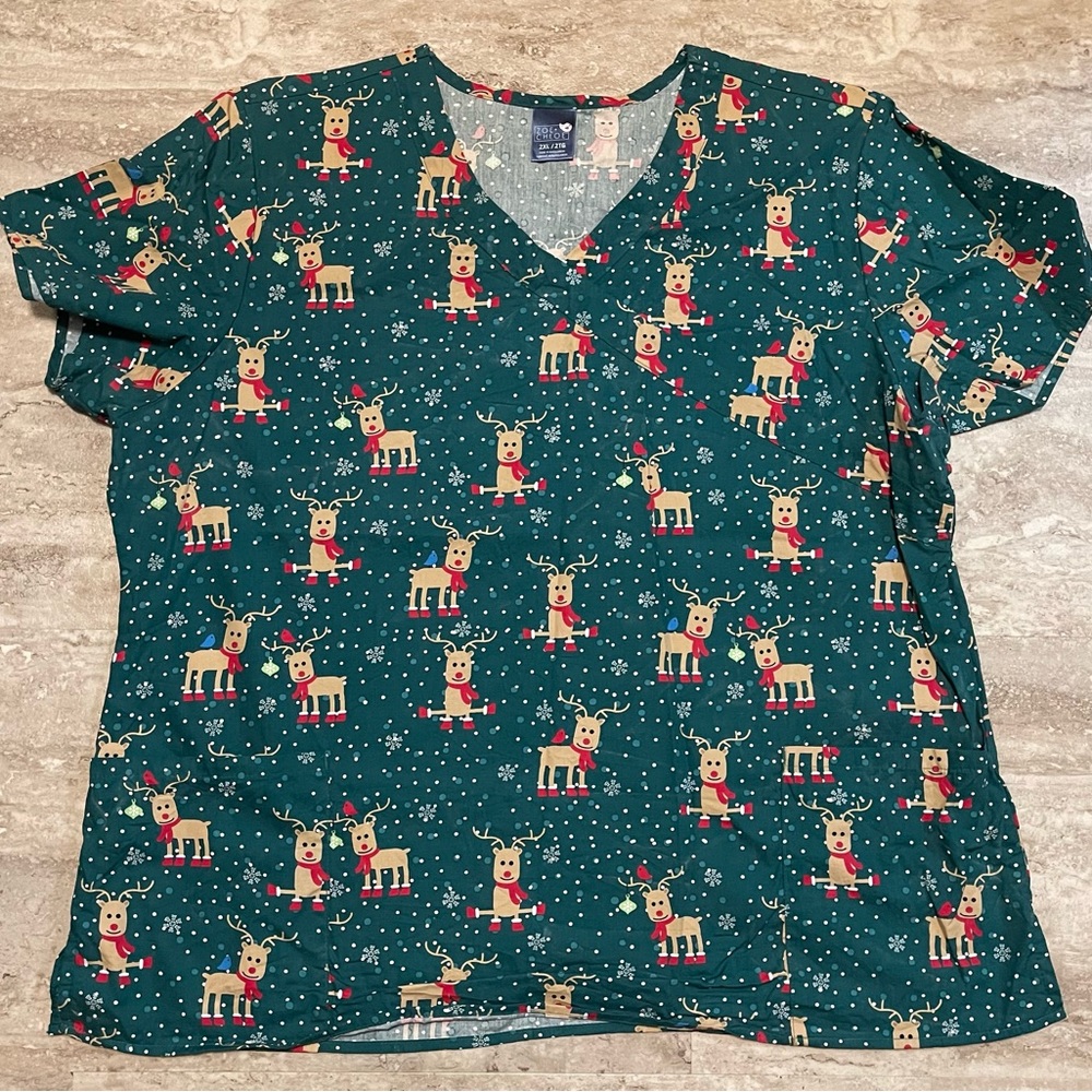 Zoe and Chloe womens holiday scrub top size 2XL Christmas reindeer